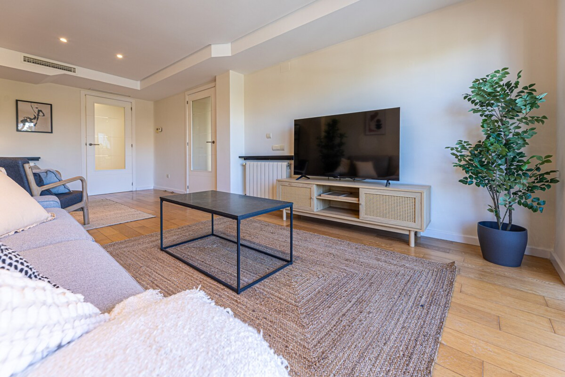 Living room image 5