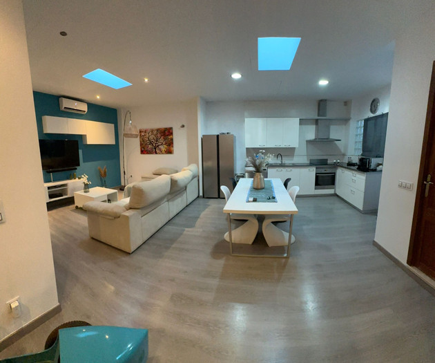 Casa acogedora con amplia terraza y Jacuzzi.