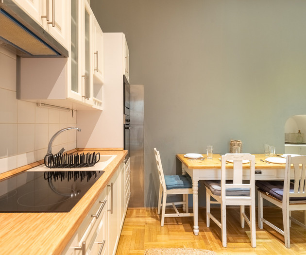 Chic Soho Apartment near Opera