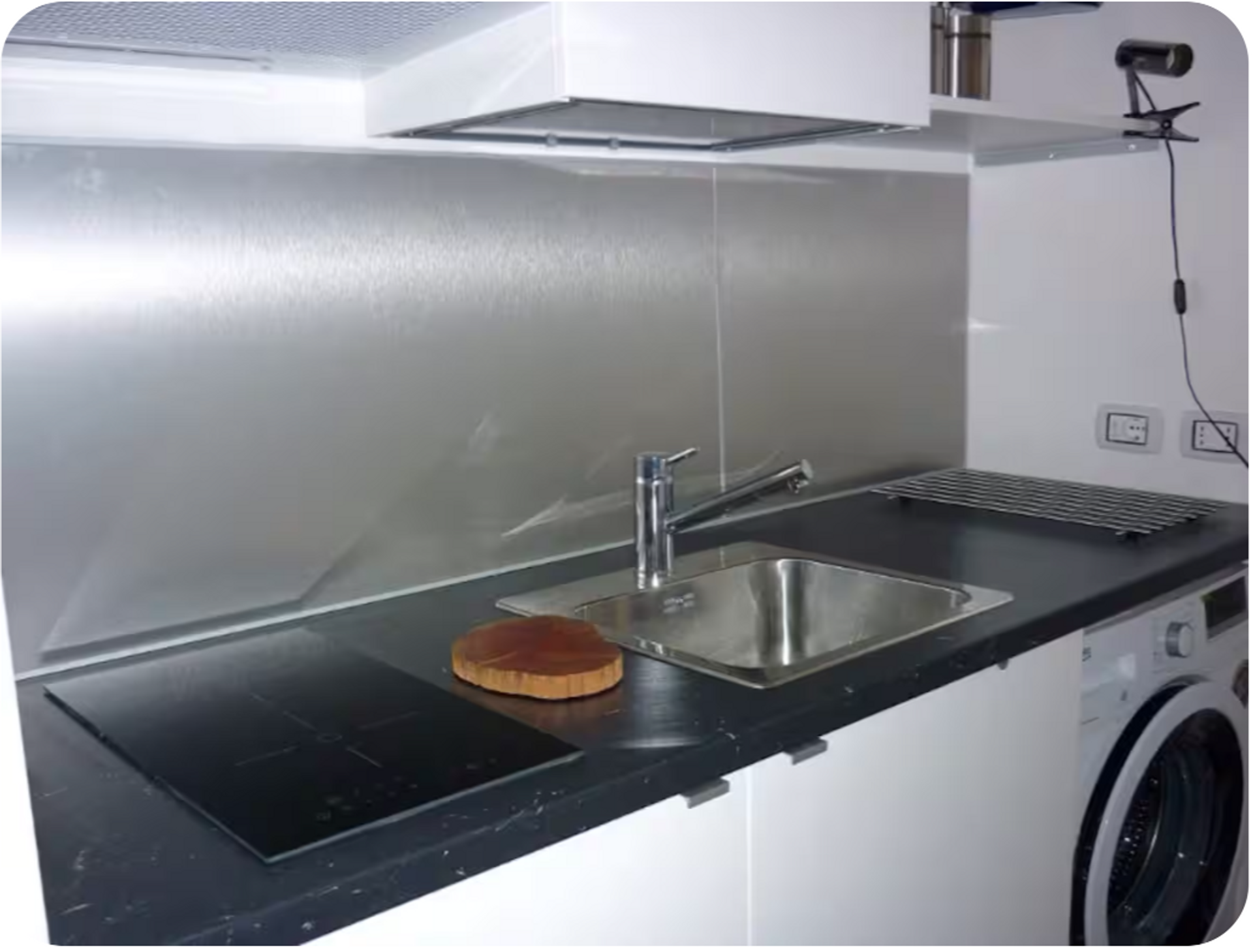 Kitchen countertop with induction hob
