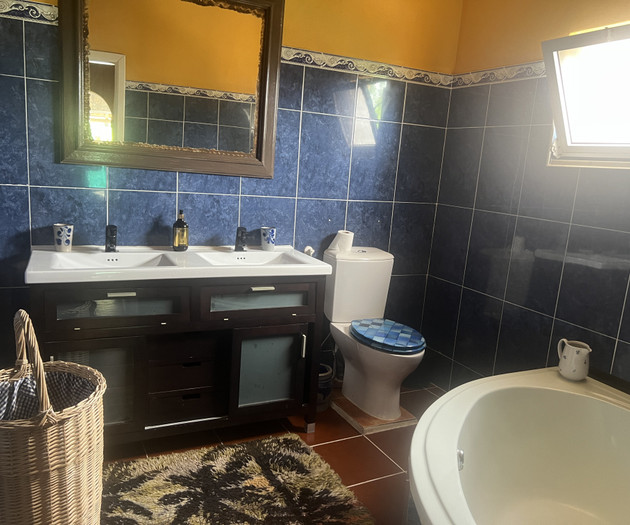 4T House with a camin, big pool + BBQ place