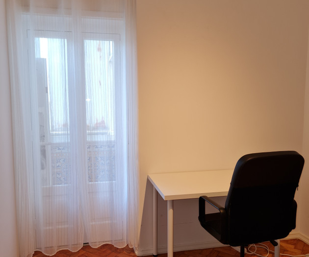 Private room for male only in Santa Apolónia
