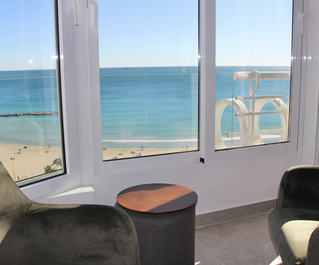 Modern, recently renovated. City and beach!