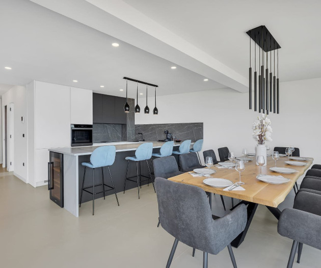 Penthouse Soll 100m from sea
