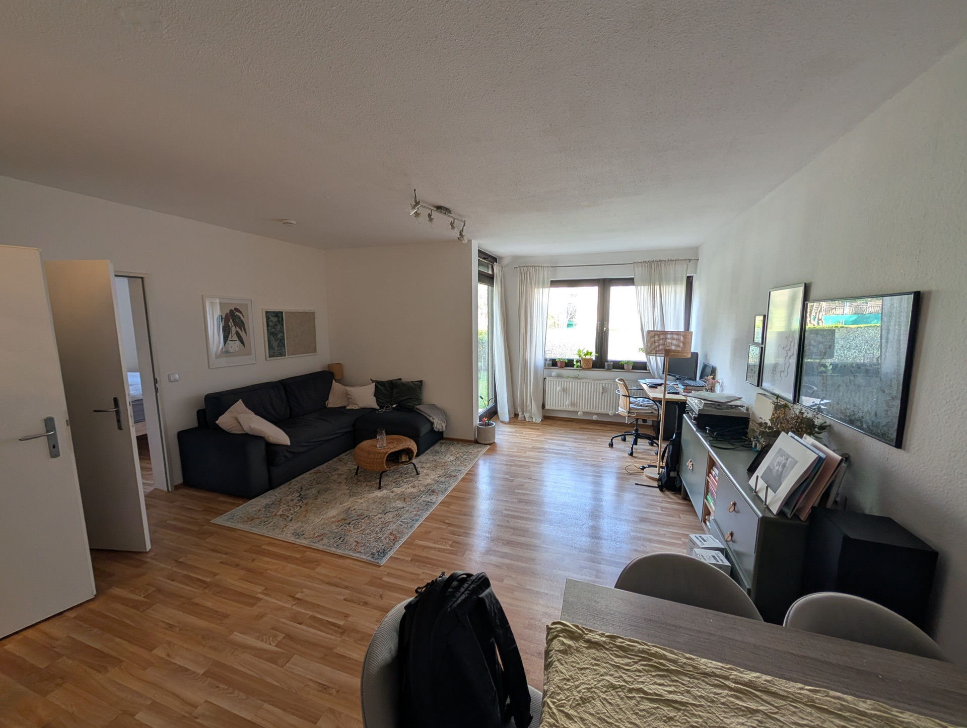 Living room - The furniture differs from the pictures