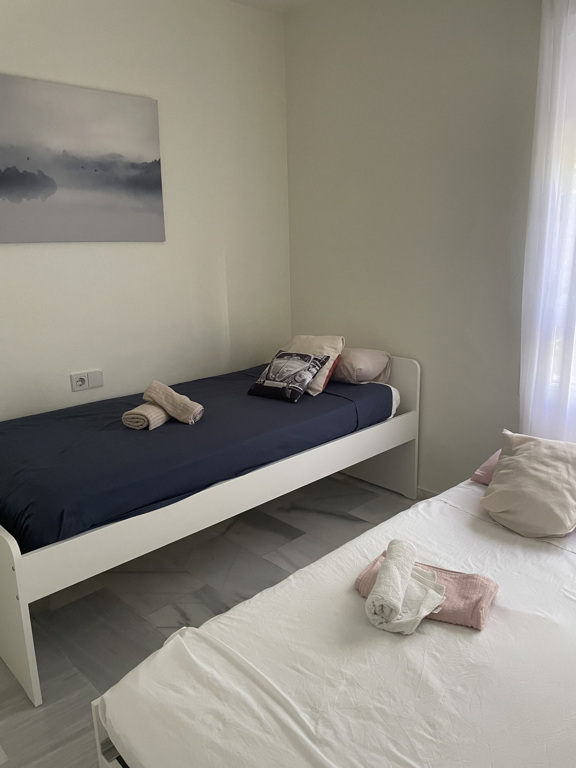 Bedroom with twin beds
