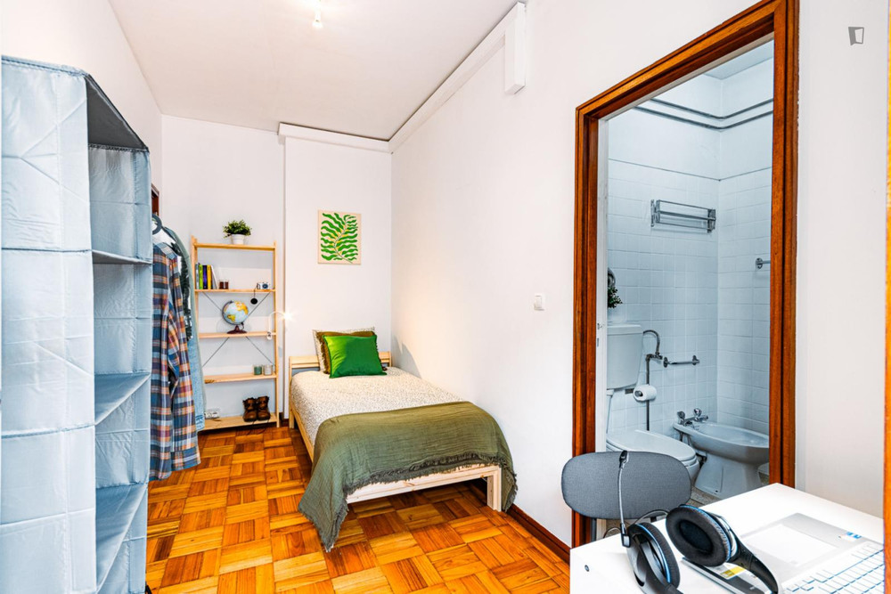 Amazing ensuite bedroom, with balcony, in Ramalde preview