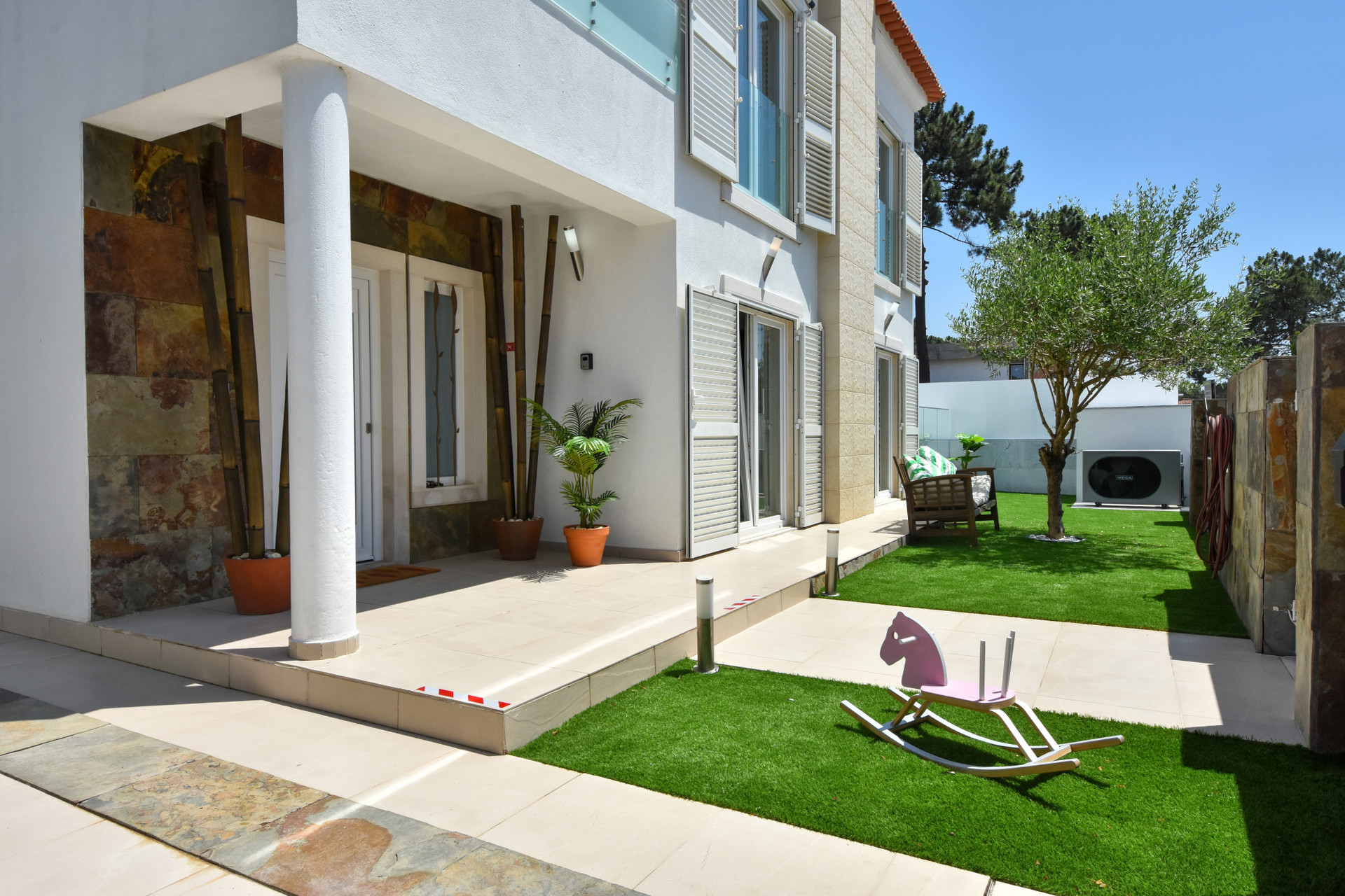 Jardim frente / Front yard