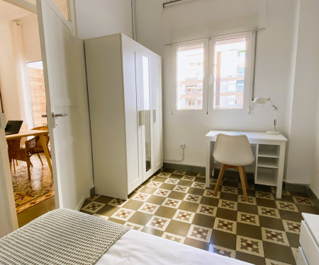 JASMÍN - single bedroom with a terrace view