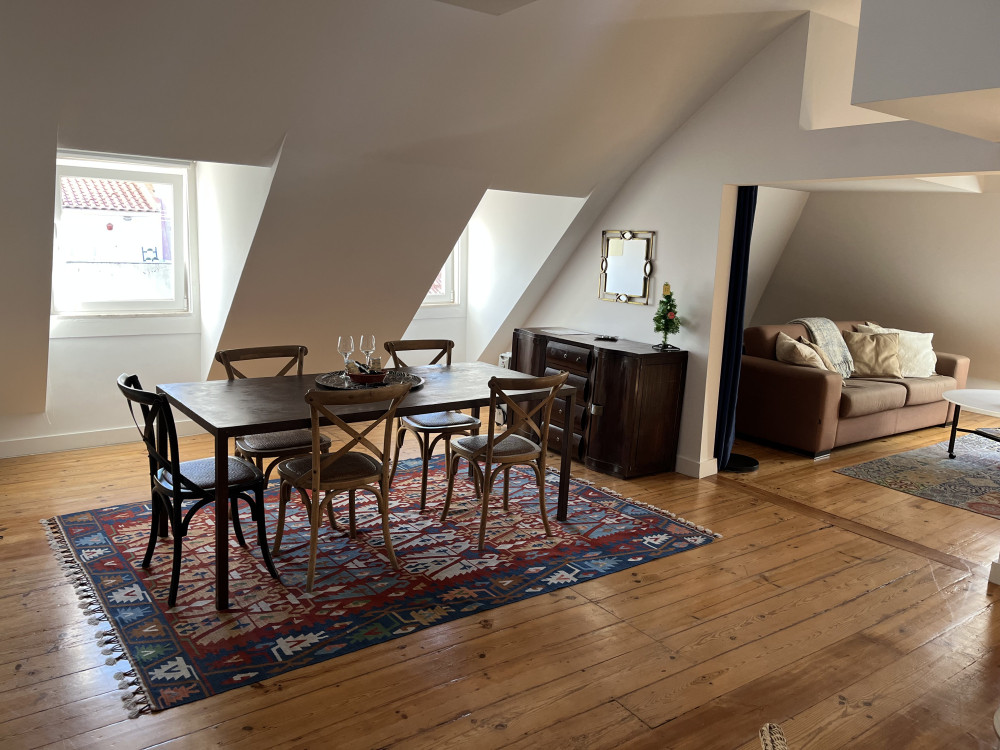 Ample loft in rua da Vinha preview