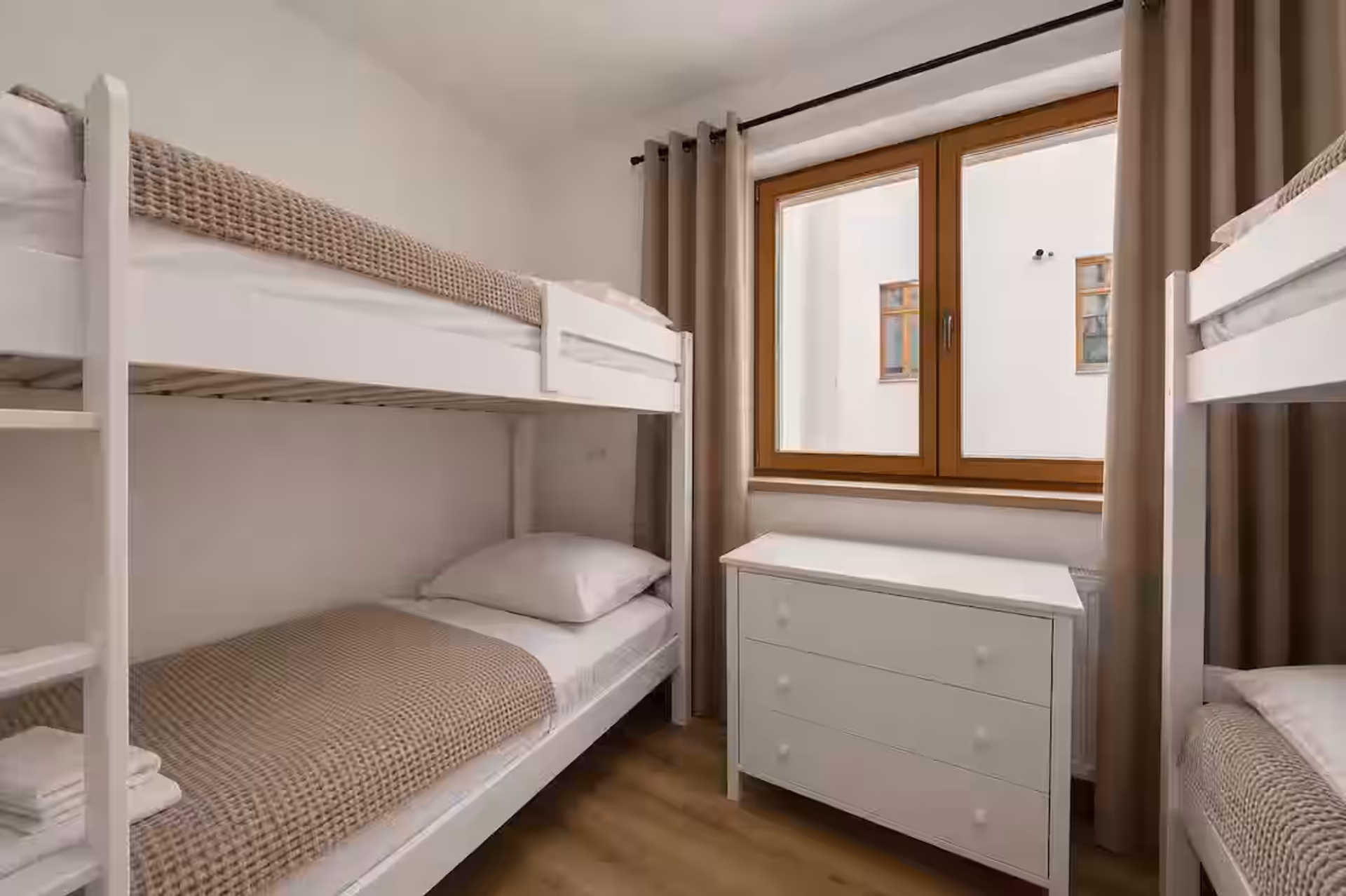 Cozy bunk bed bedroom