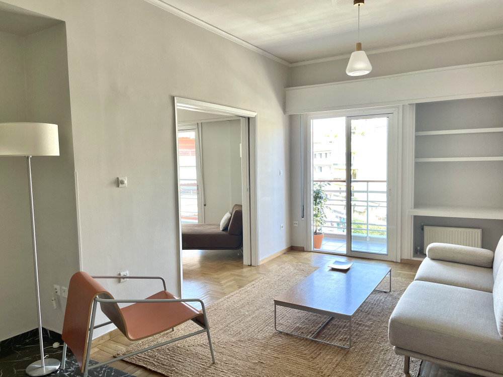 Sunny Elevated Urban Sanctuary Near Metro and Park preview