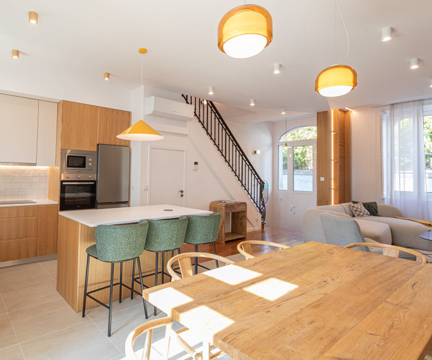 Golden Hour | Luxury T4 for Families & Groups
