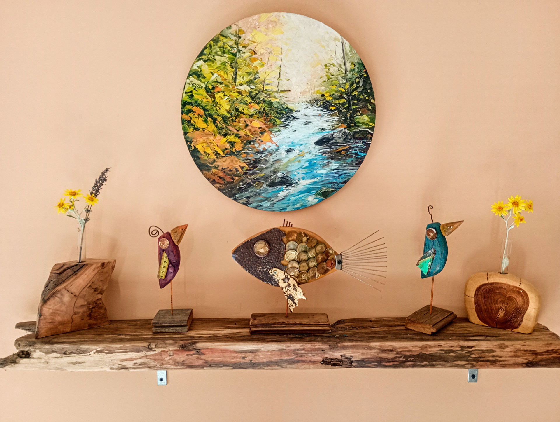 Algo de decoración con piezas artesanales de la region