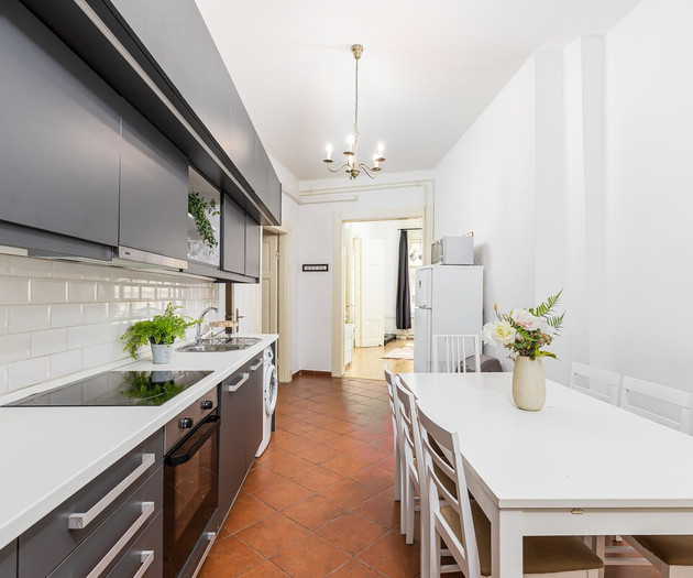 Extensive For Downtown Lovers!