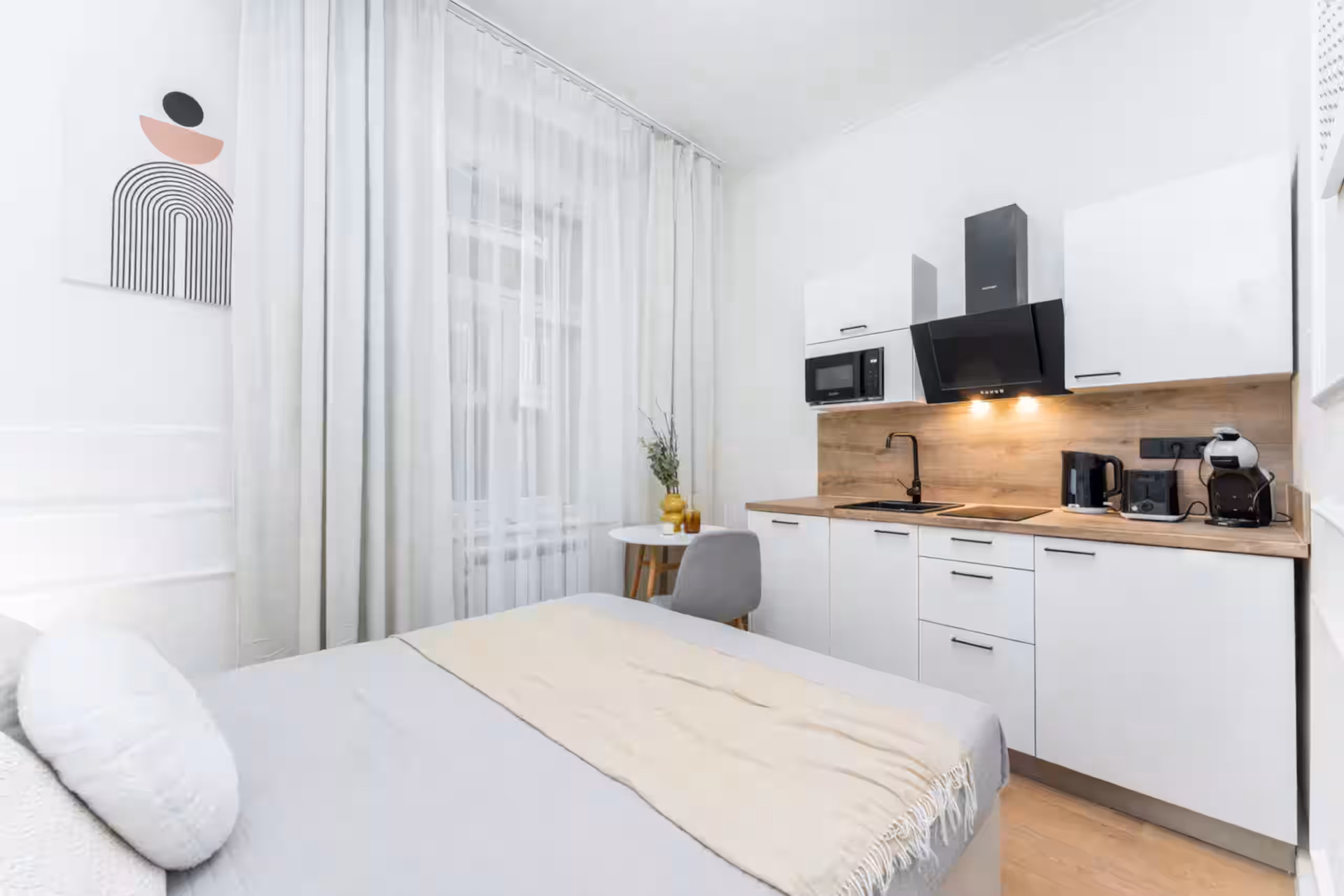 Studio room with kitchenette