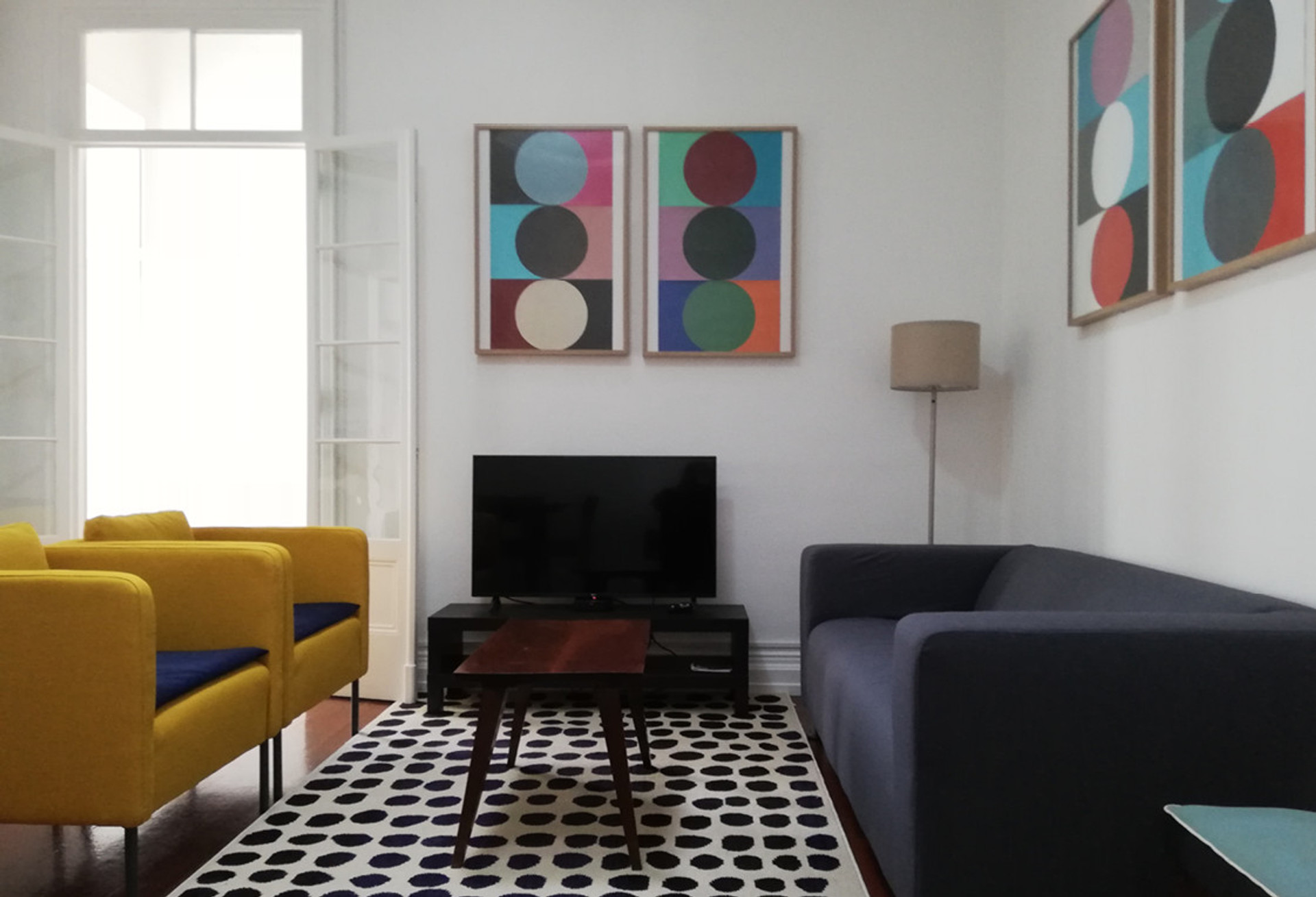 LIVING ROOM / SALA COMUM