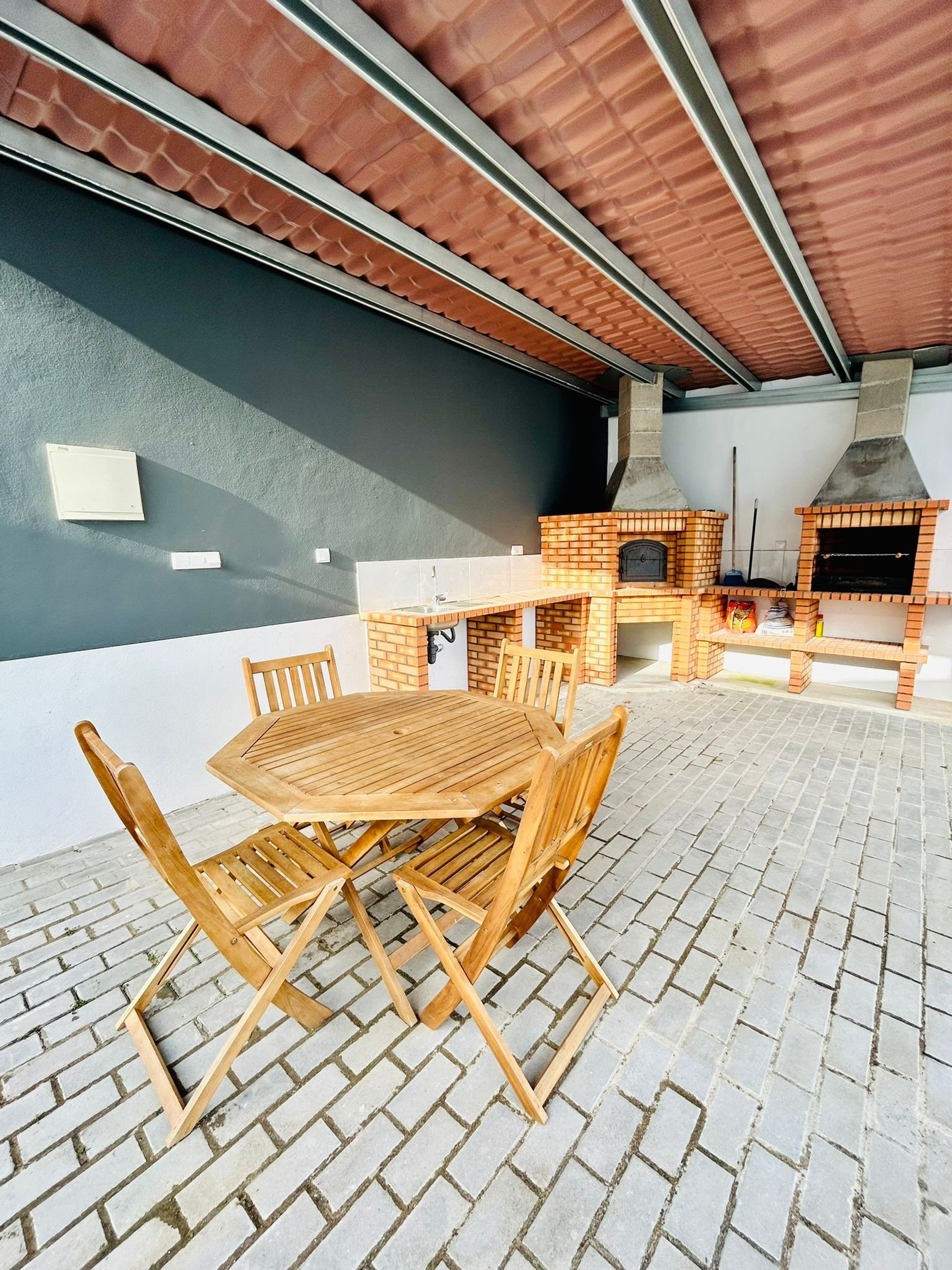 BBQ/ Outside dinning area