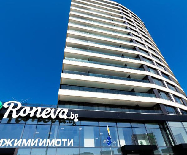 Breeze Home with Panoramic Sea View and Parking