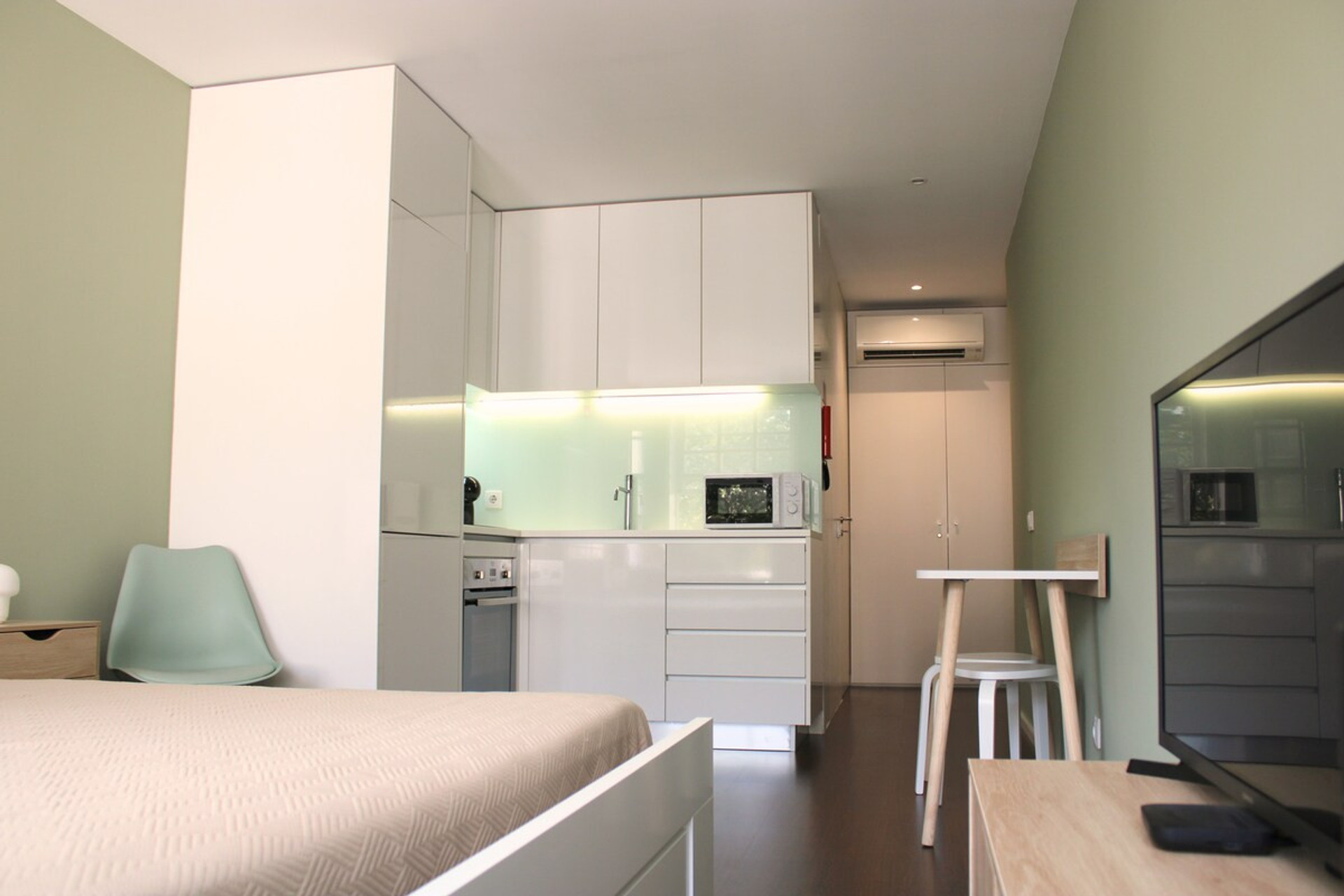 Kitchen or kitchenette, Bedroom