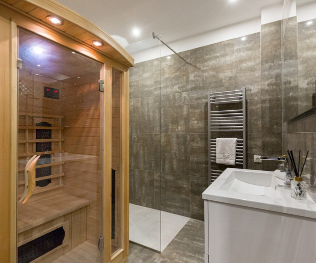 City Center Grand Luxury | 3BR/3BT/Sauna/Terrace