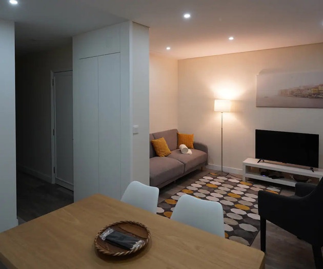 Modern 2-Bedroom Flat in Central Cedofeita, Porto
