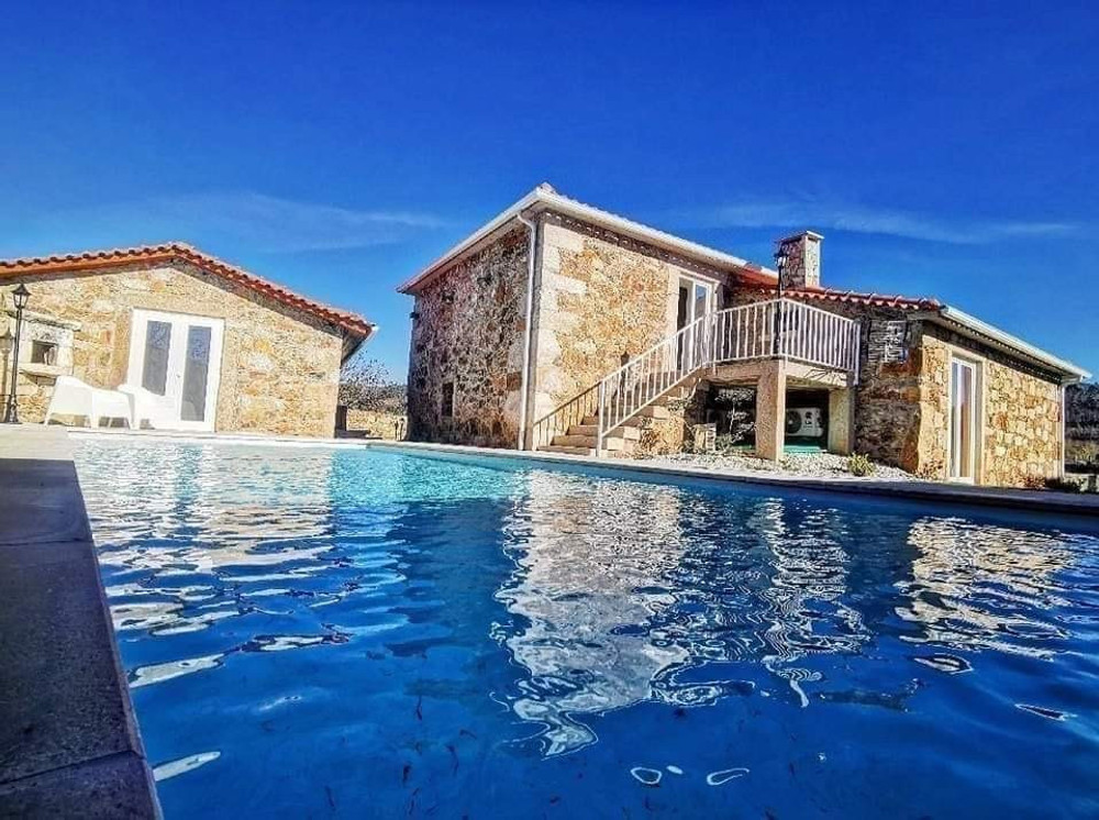 Luxury 5‑Bedroom Villa with Pool and Garden preview