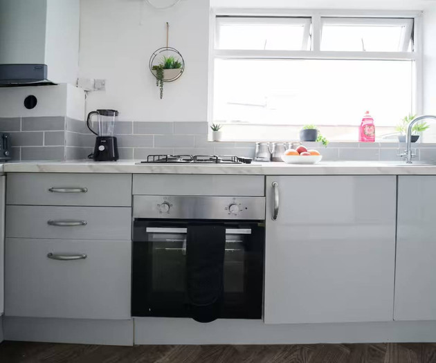 Cozy 4 Bedroom House | Sleeps 10 | Cardiff