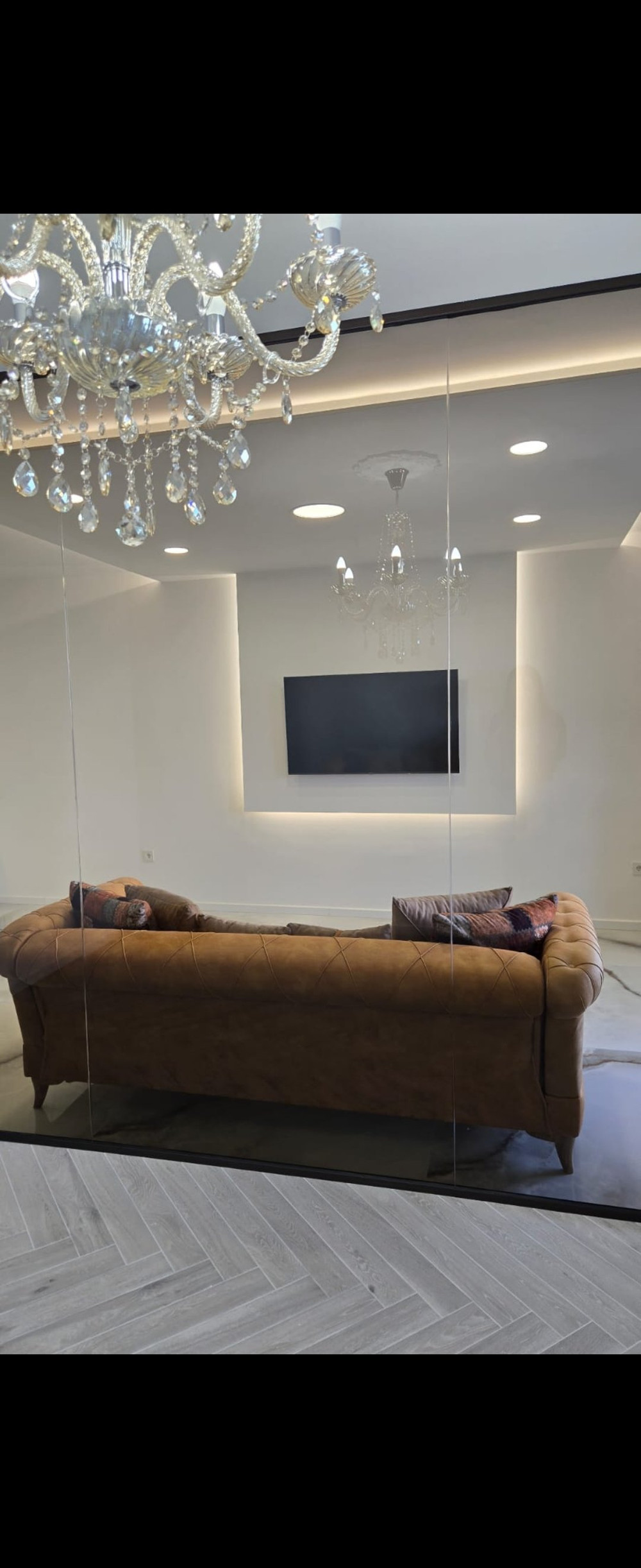 luxuriously newly renovated two-bedroom apartment preview