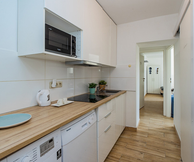 Private Room-2 to Rent for student SWPS