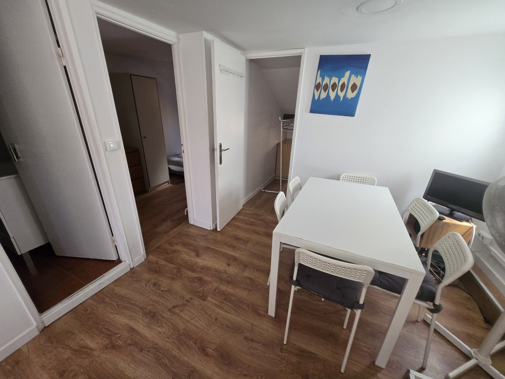 Small and cozy 3 rooms apartment with balcony view preview