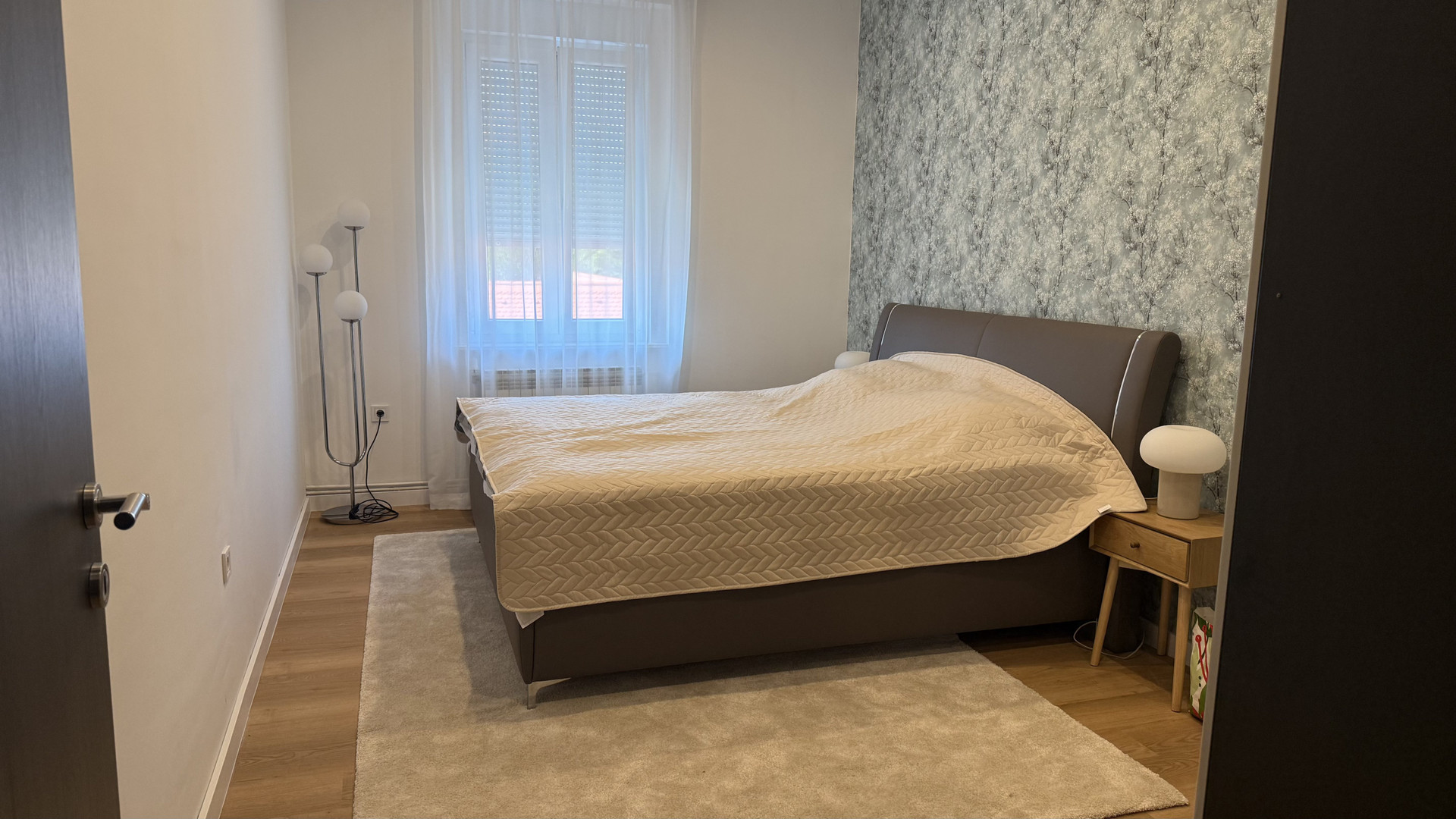 Bedroom with double bed