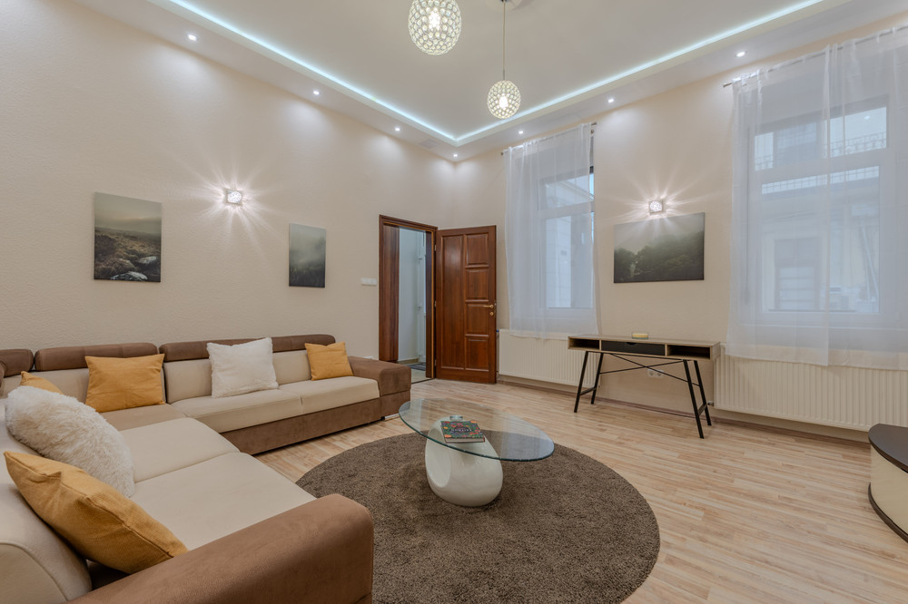 Quiet loft apartment with PRIVATE PATIO preview