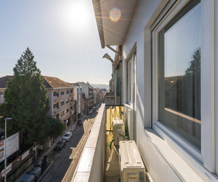 Fantastic Contemporary Flat w/ Balcony