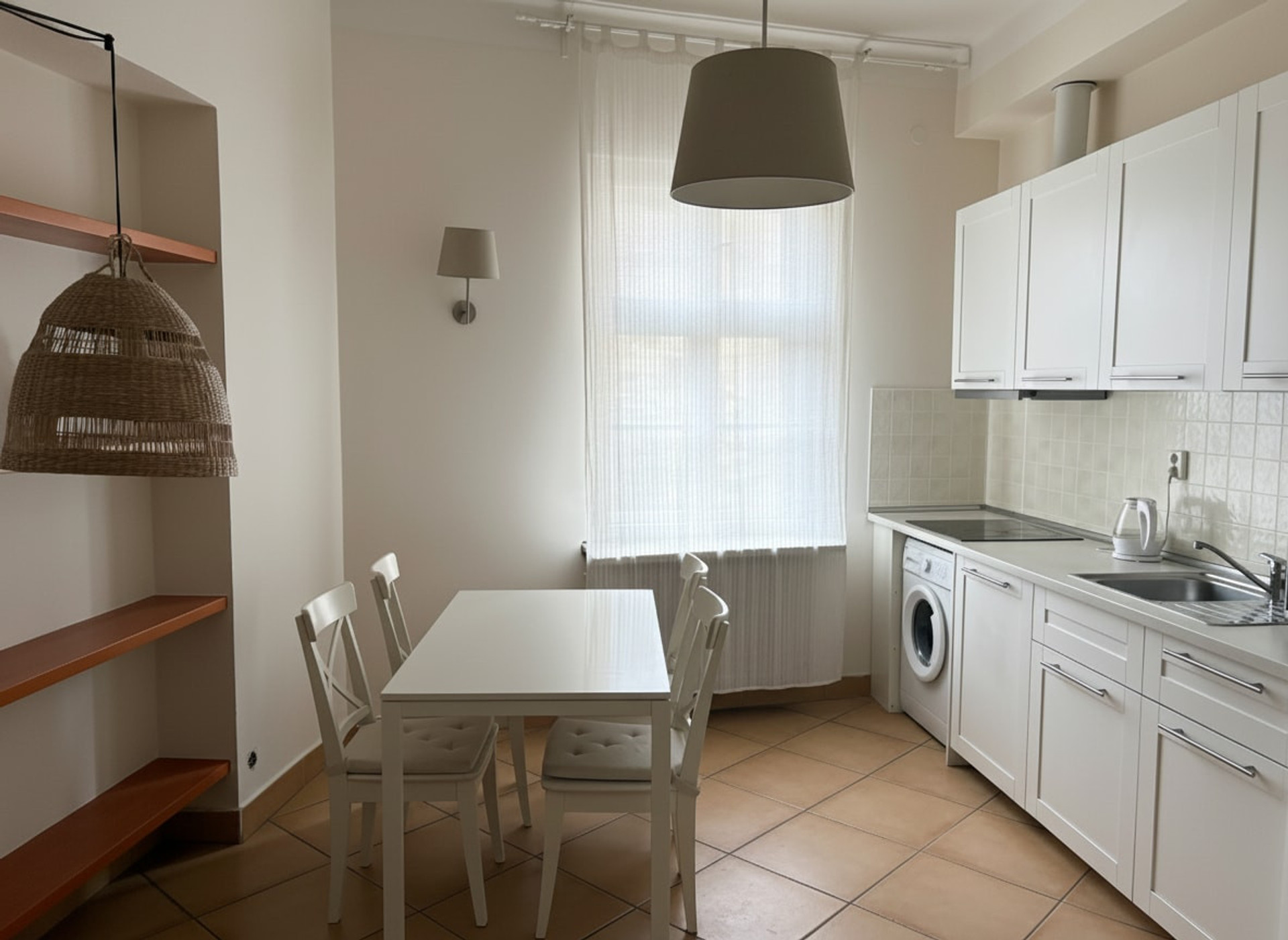 Full kitchen image 2