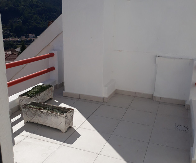 Apartment with terrace and mountain view