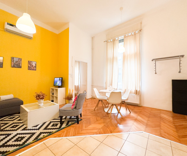 Yellow House - Large central one-bedroom