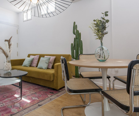 Guernica I- Spacious apartment in Atocha area