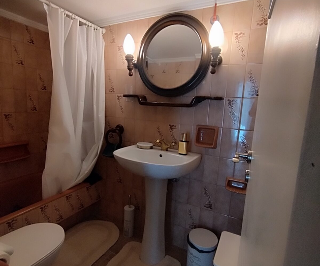 Bathroom with round mirror