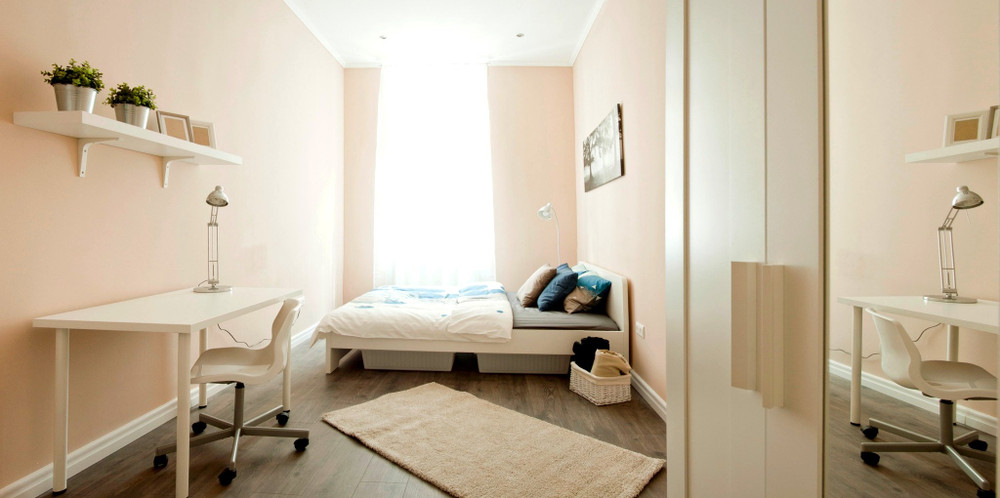 Spacious Room with Workspace near Nyugati preview