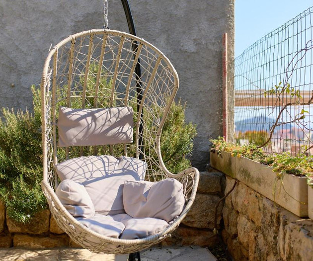 Barbara's Garden Apartment