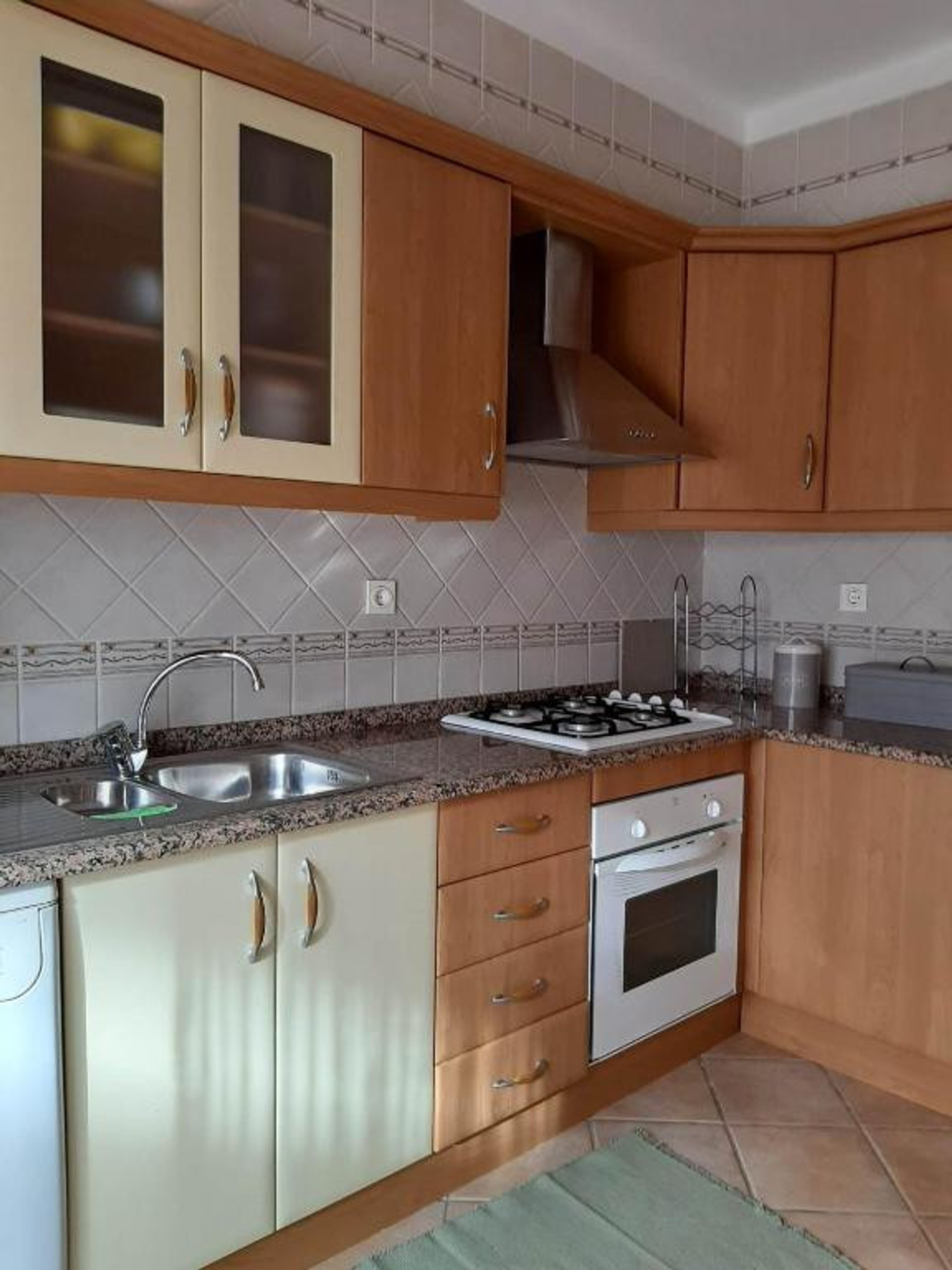 Full kitchen