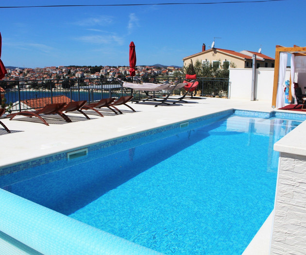 Family apartment with sea view, heated pool 7