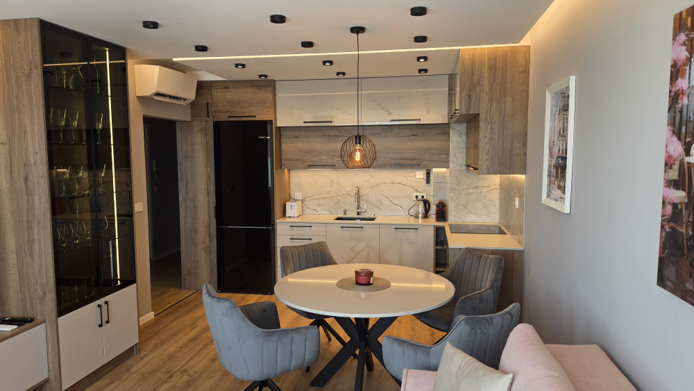Premium Comfort, Free Garage, 1000 Mbps Wi-Fi preview