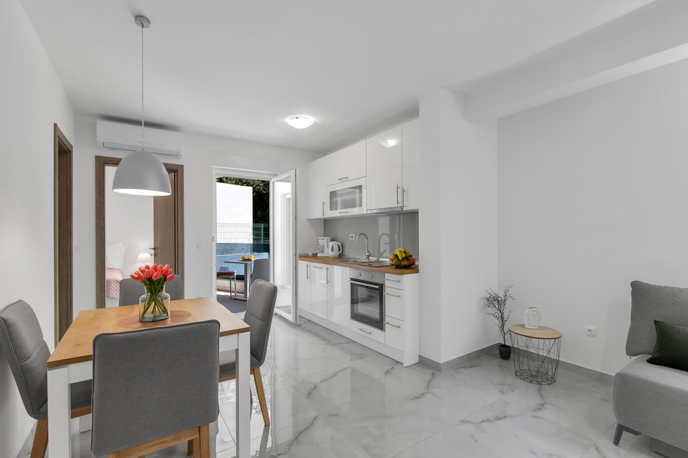 Grey - Central Makarska preview
