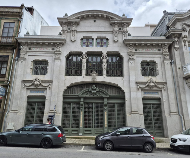 Elegant Retreat in Bijou Palace – Porto