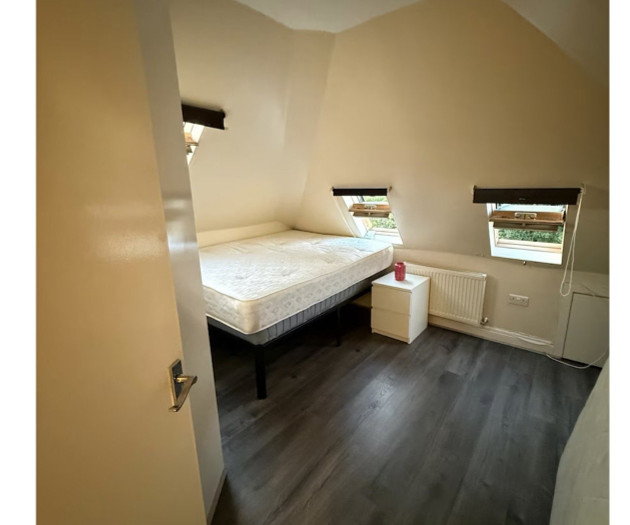 6 Guest Heart of london