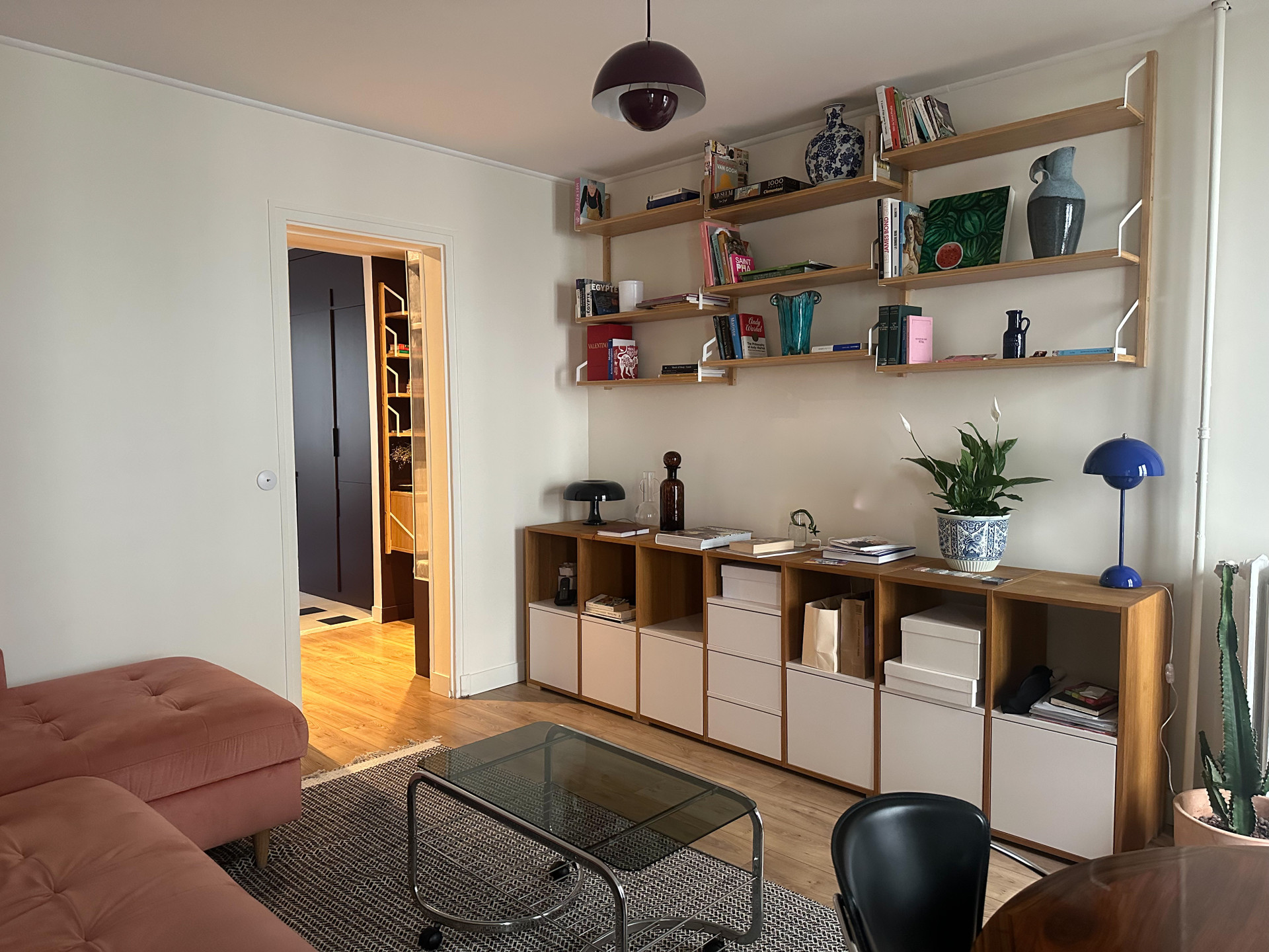 Living room with shelving and bookcase