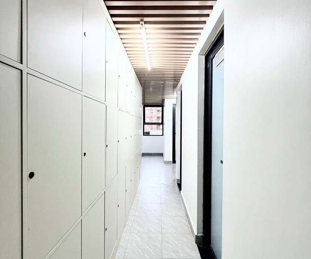 Airy 17th Floor 2BR: City Views, Balcony & Pool