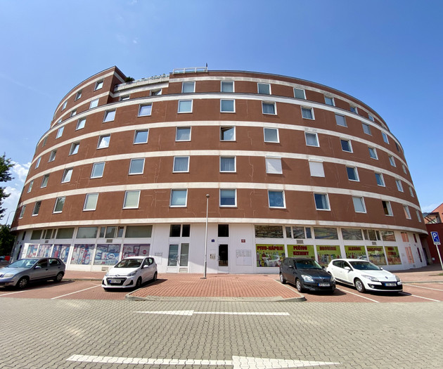 TOP location/ metro/ nature/ suitable for students